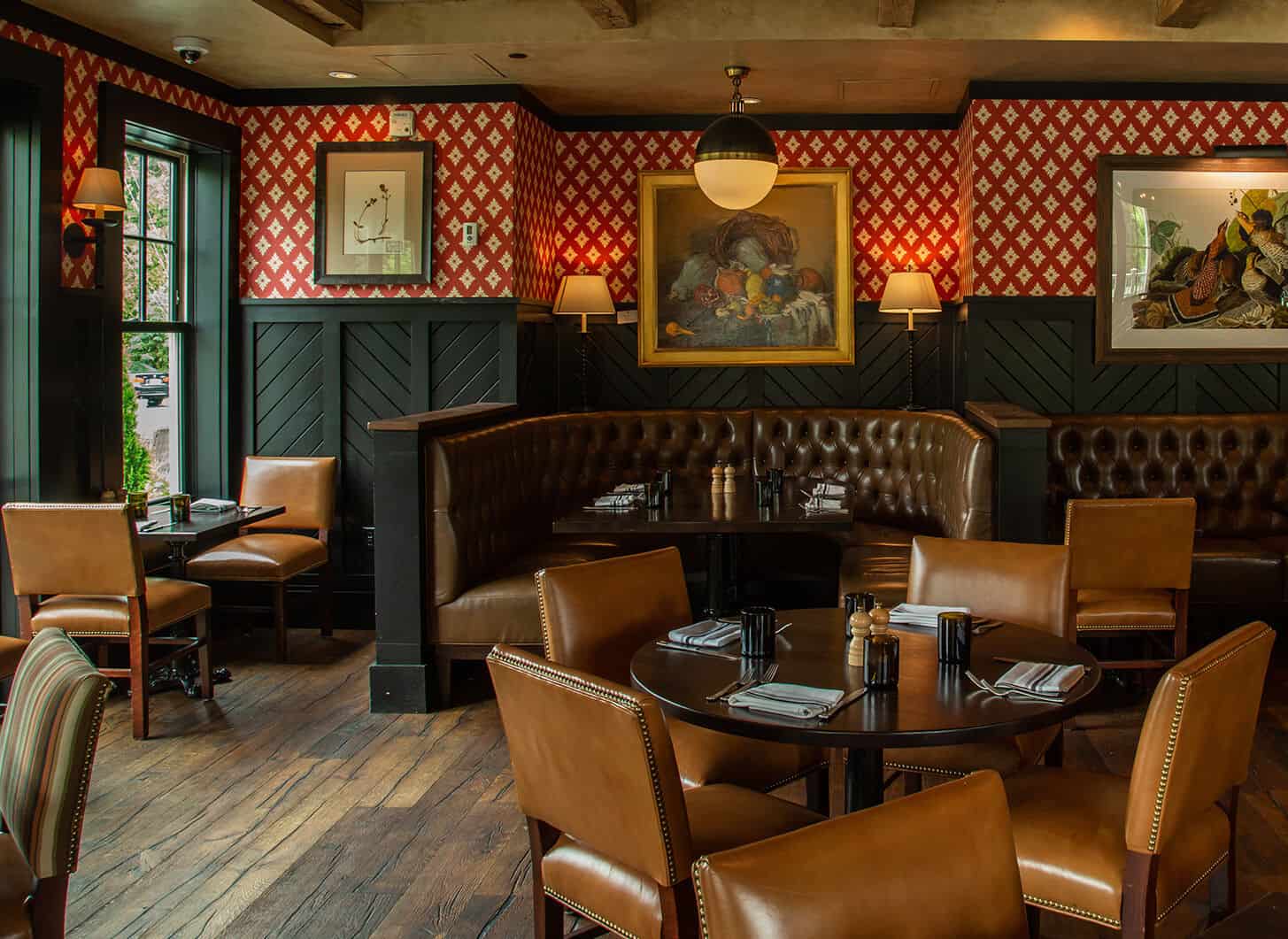 Copper Grouse - Booths and Tables