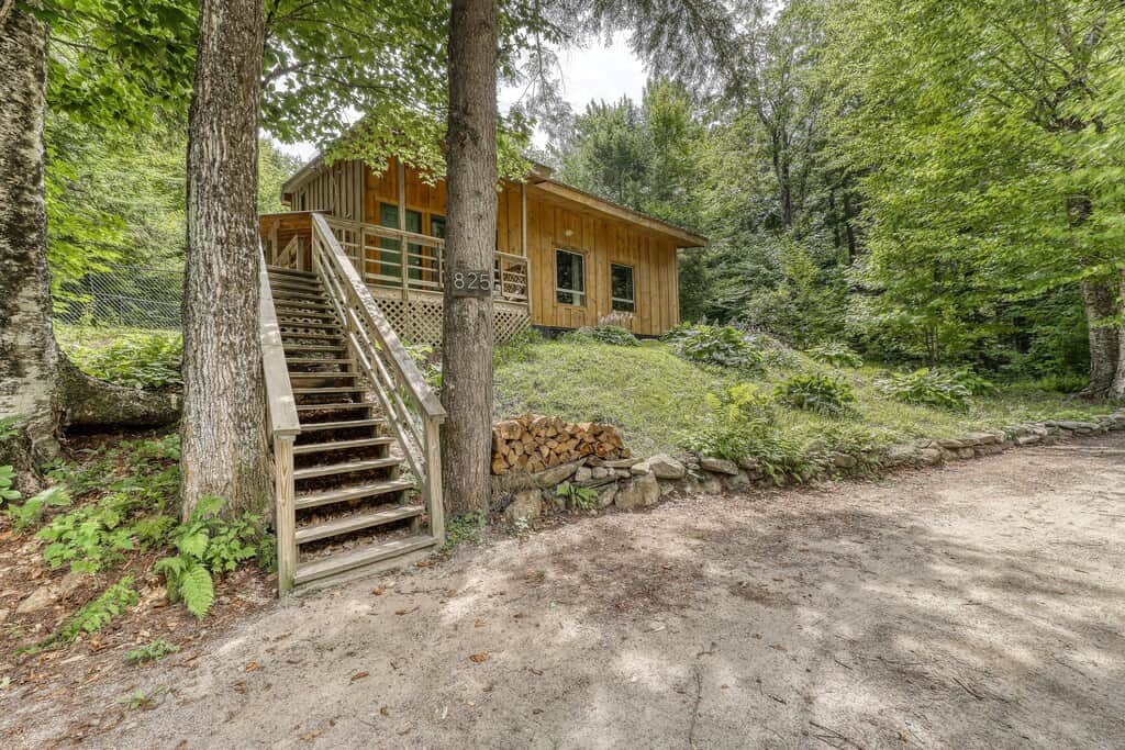 Dog-friendly cabin w:firepit - ski:golf at nearby mountains Exterior