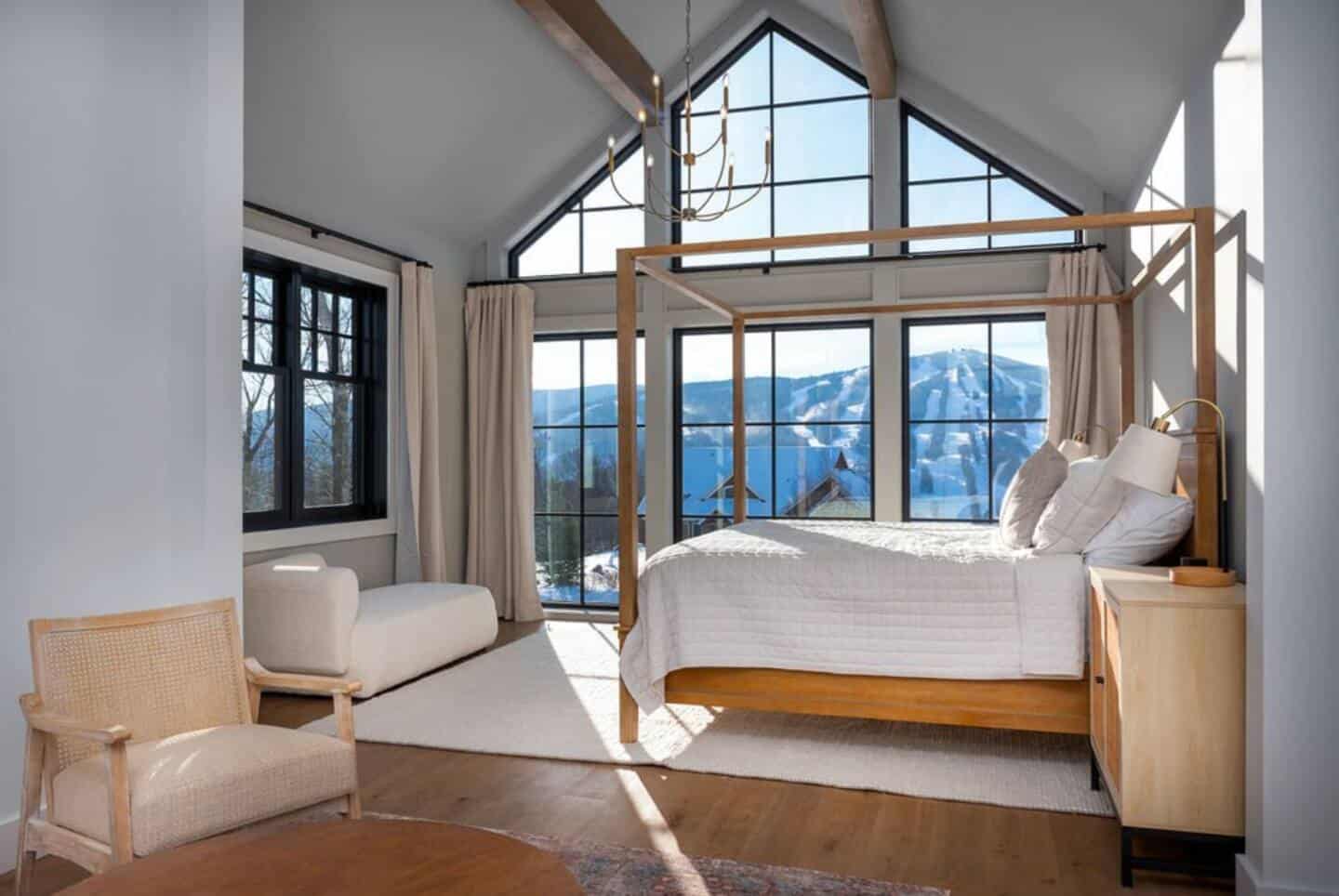 Luxury Mountaintop Retreat Across from Mount Snow! (Dover)