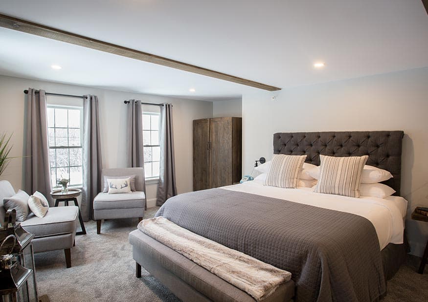 Mountain Meadows Lodge - Thundering Brook Room with King Bed