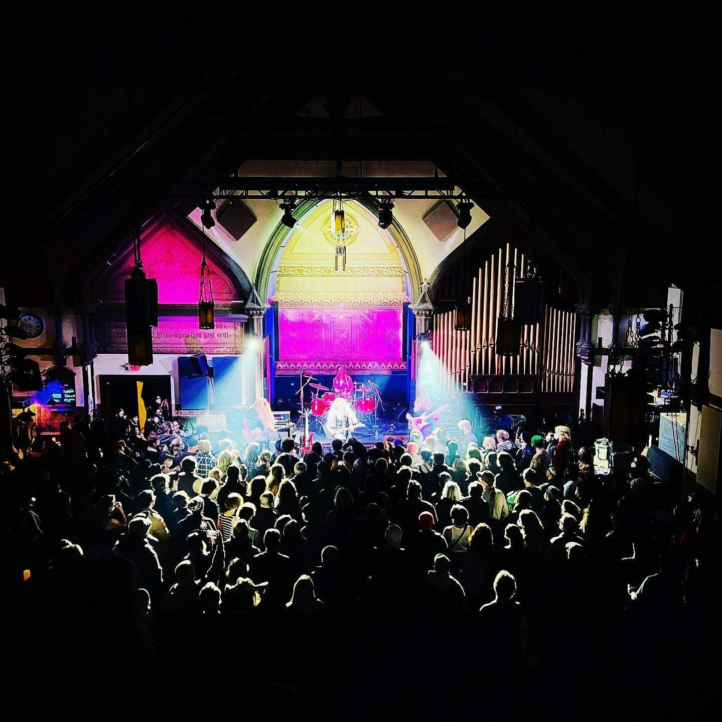 Stone Church - Full House with Band on Stage