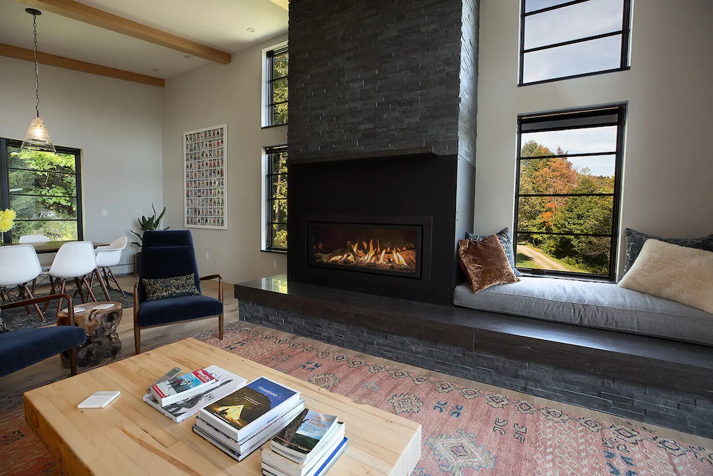 Brand New Luxury Retreat with Hot Tub and amazing views Fireplace