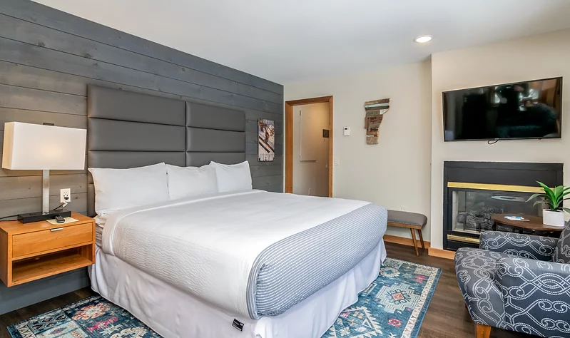 Gray Fox Inn - King Bed with Fireplace